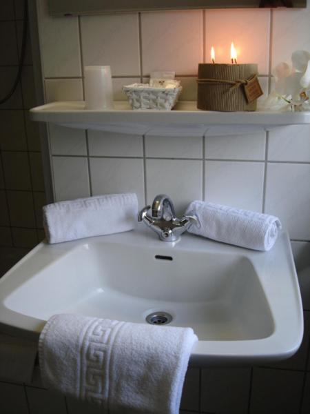 Deudesfeld Hotel Zur Post מראה חיצוני תמונה