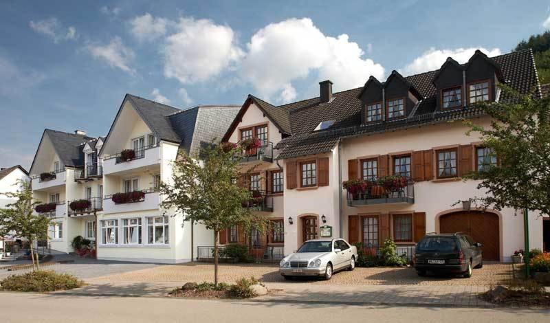 Deudesfeld Hotel Zur Post מראה חיצוני תמונה